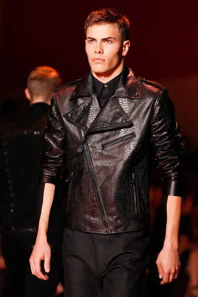 Look 99